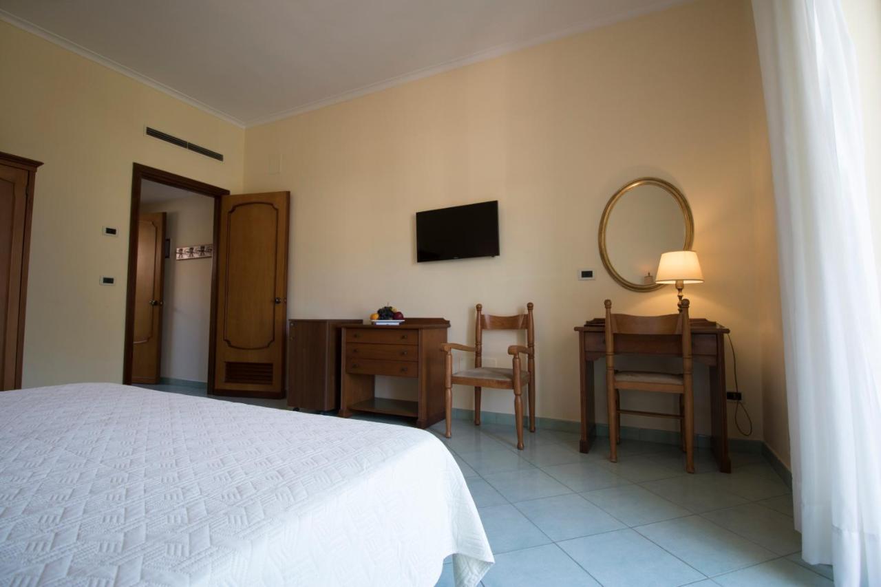 Hotel Terme Alexander อีสเกีย ภายนอก รูปภาพ